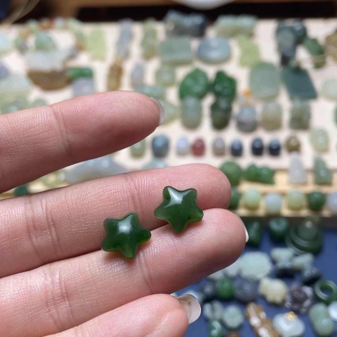 和田玉未镶嵌吊坠(不含链)一对