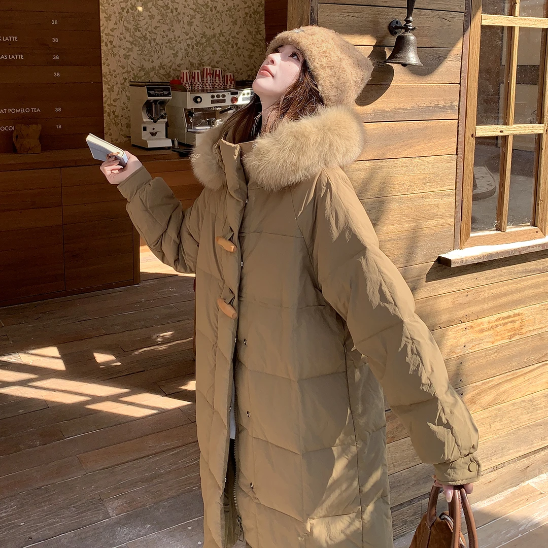 浅咖色长款过膝大毛领羽绒服女2025冬新款百搭加厚保暖牛角扣外套