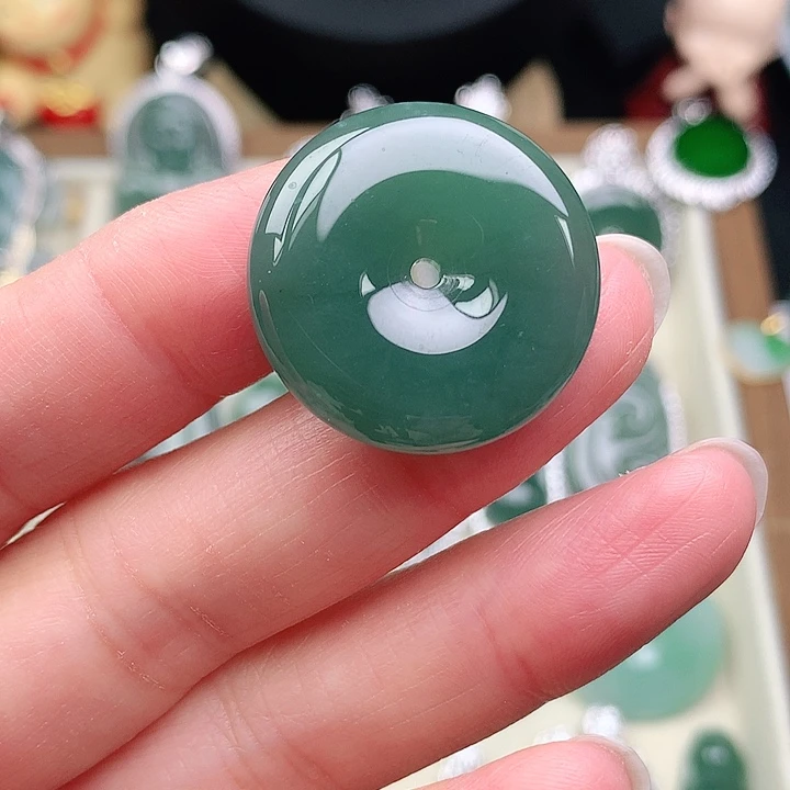 颈饰未镶嵌翡翠吊坠