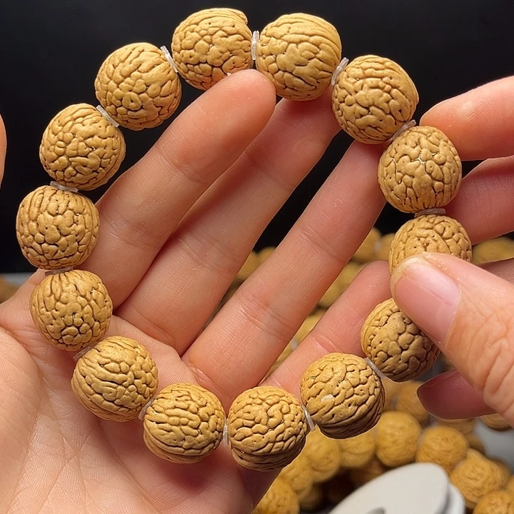 一***白吊坠桃核桃核手串