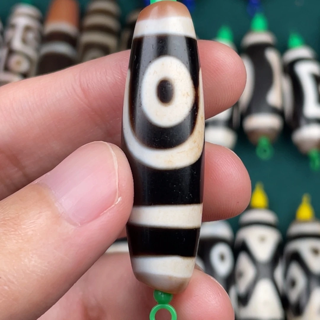 徐***欢玛瑙/玉髓裸珠43  10.6 行运二眼图腾天珠