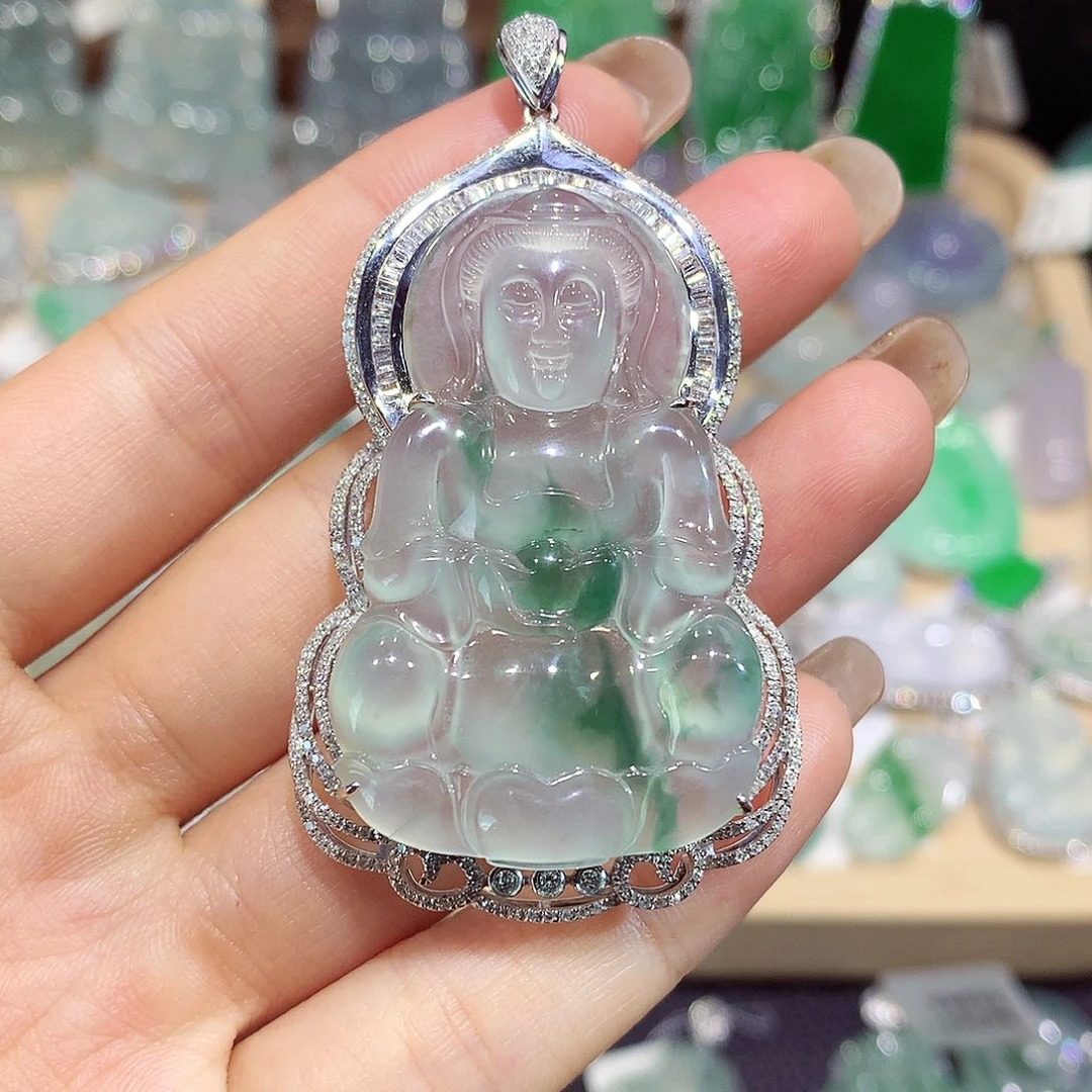 翡翠18K金镶嵌颈饰观音