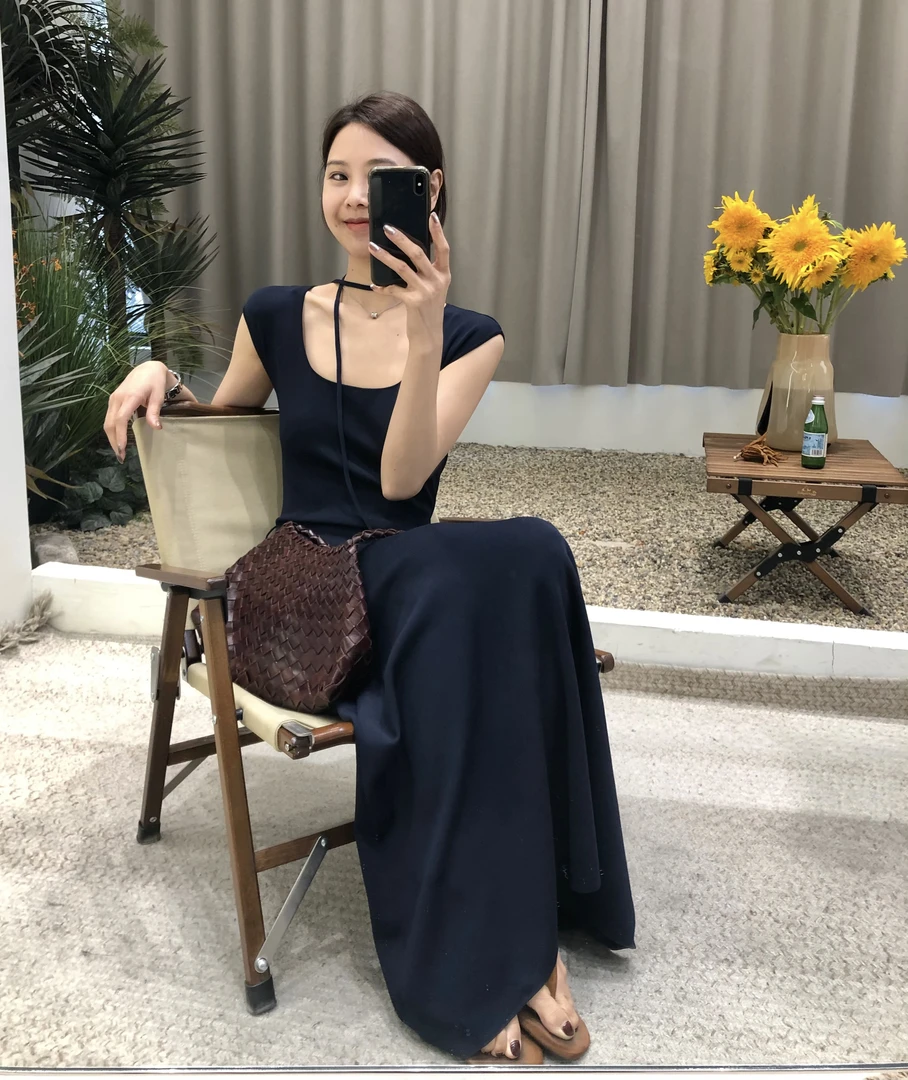 暮兰～ 法式气质修身显瘦2024大U领芭蕾连衣裙女高密针织连衣裙女