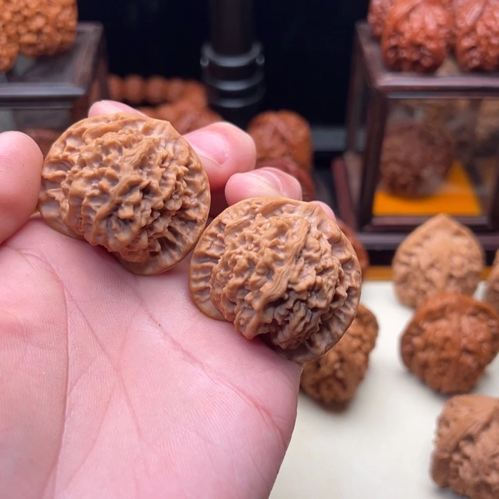 严***敏吊坠桃核哥哥哥哥哥哥