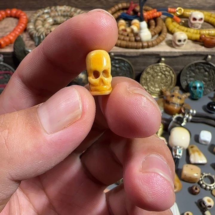 玻璃颈饰小元素搭配好