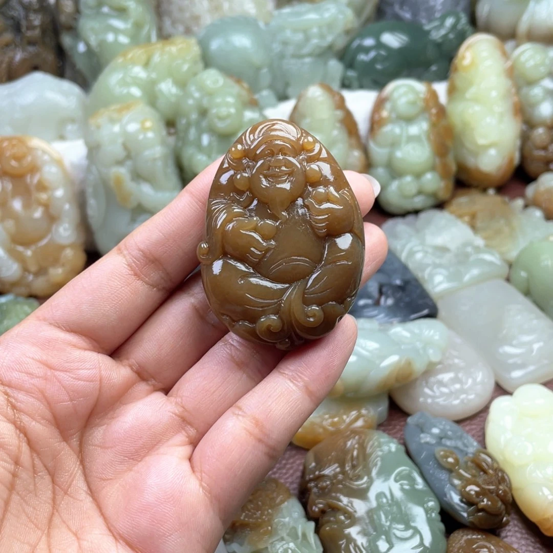 和田玉未镶嵌颈饰看**尘