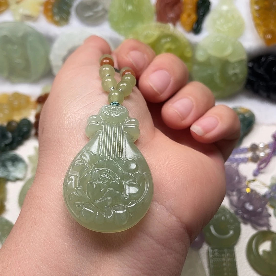 蛇纹石玉未镶嵌颈饰