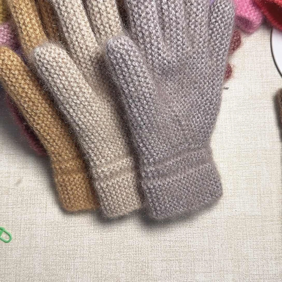 氨纶成品手套成人米驼色