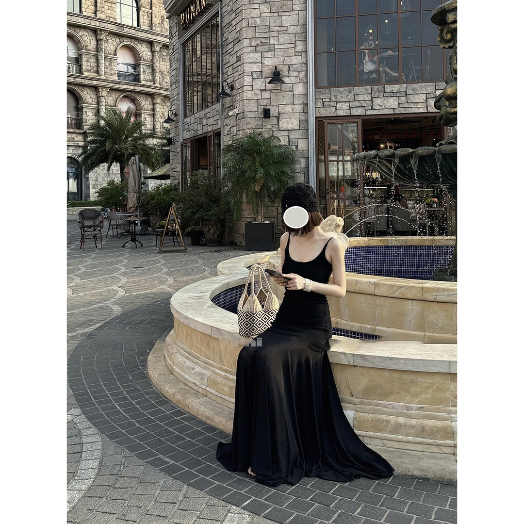 度假风黑色连衣裙女春夏季新款性感辣妹吊带裙微透纯欲风中长裙子