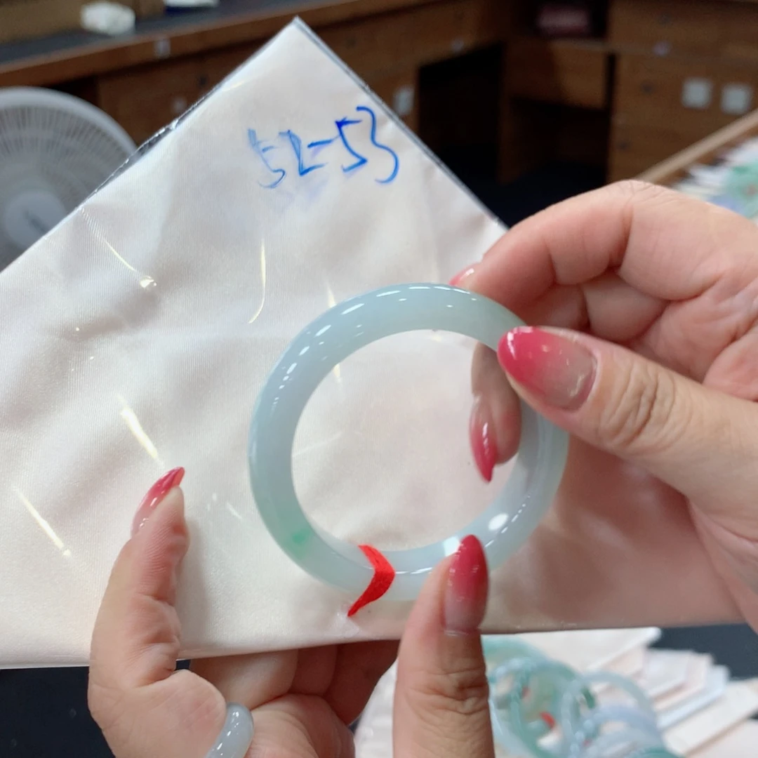 翡翠未镶嵌颈饰48小时鉴赏