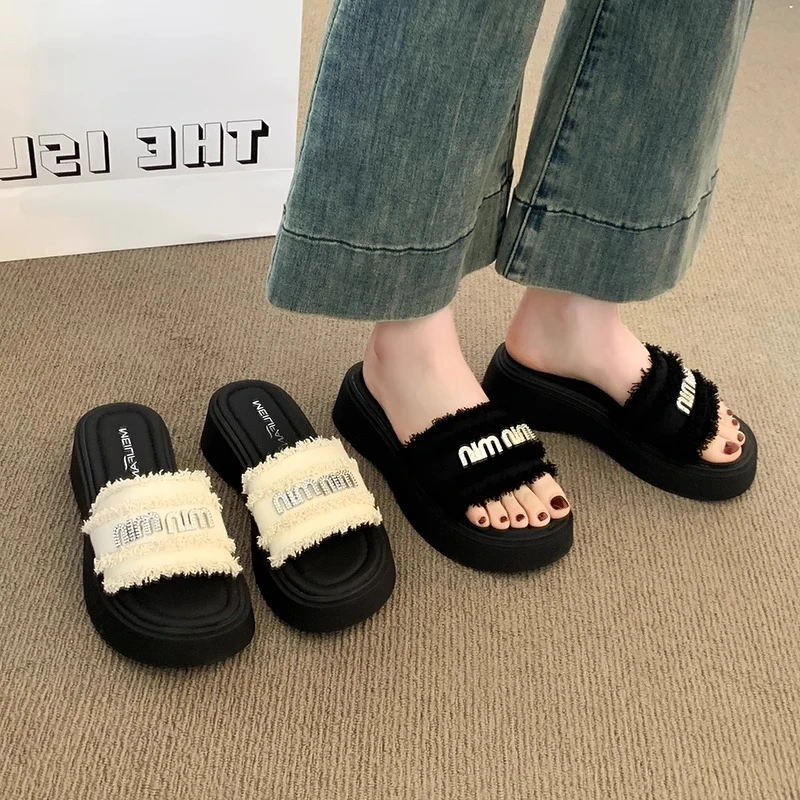 三福松糕厚底凉拖鞋女夏2025新款外穿一字拖配裙子水钻海边沙滩鞋