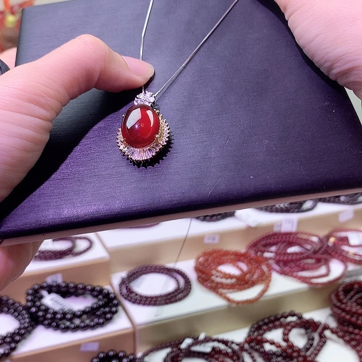 雷***姐手链未镶嵌石榴石吊坠➕链子