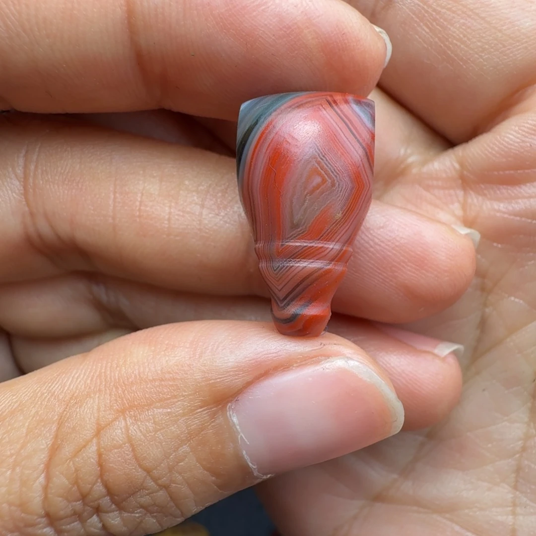 青***伟南红玛瑙未镶嵌挂件皮裂