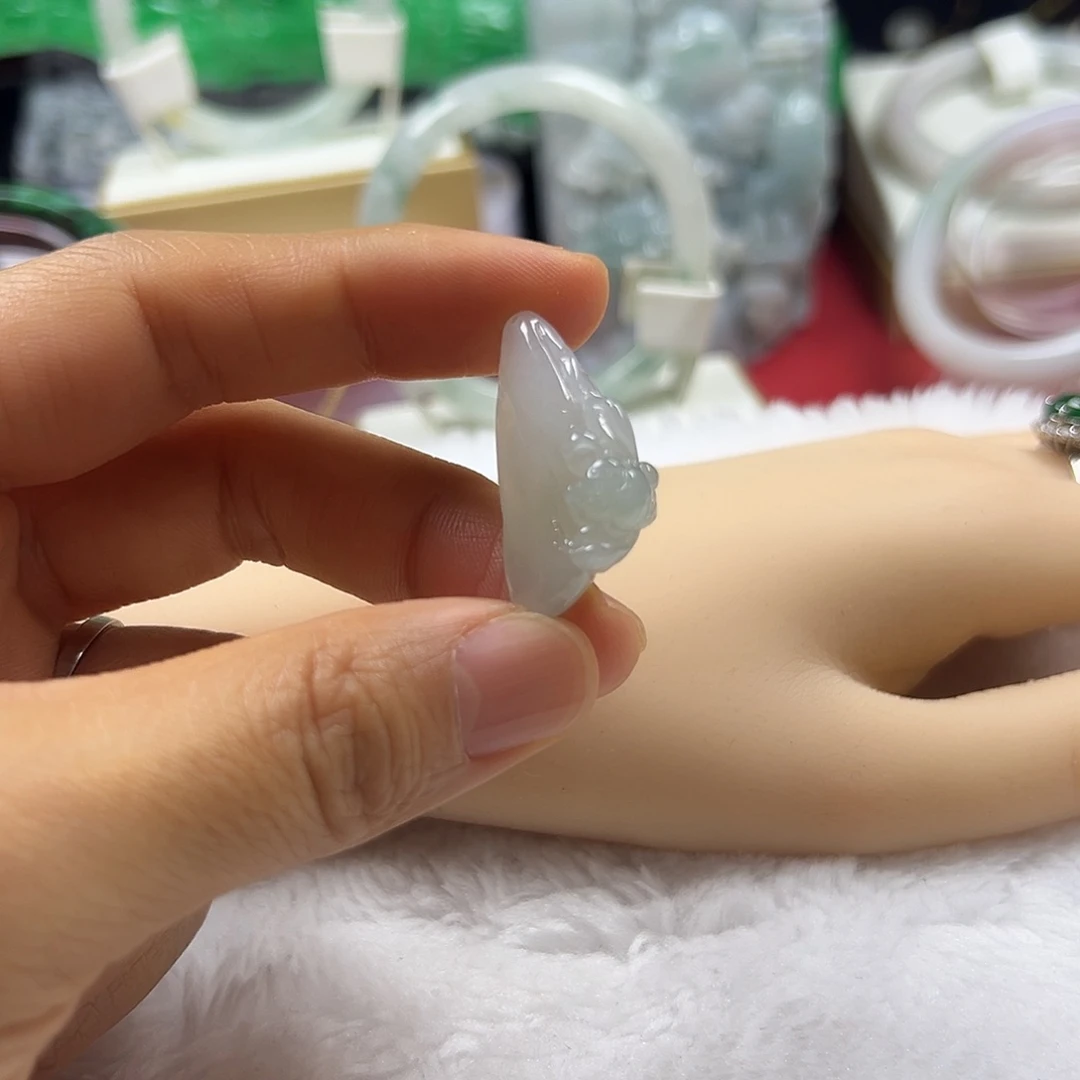 颈饰未镶嵌翡翠缅甸天然A货翡翠荷花吊坠