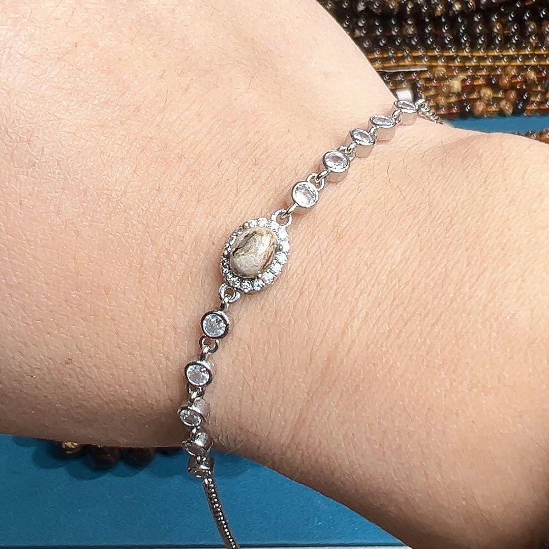 琥珀颈饰未镶嵌抚顺