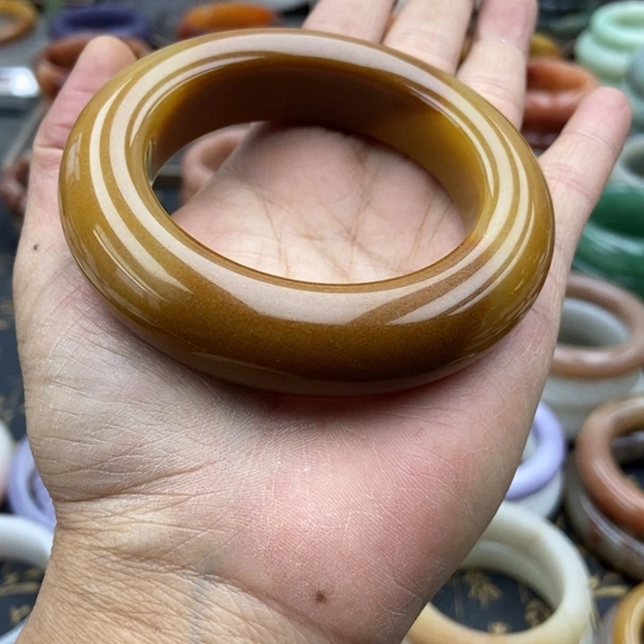 石英岩玉未镶嵌手镯玛奇朵