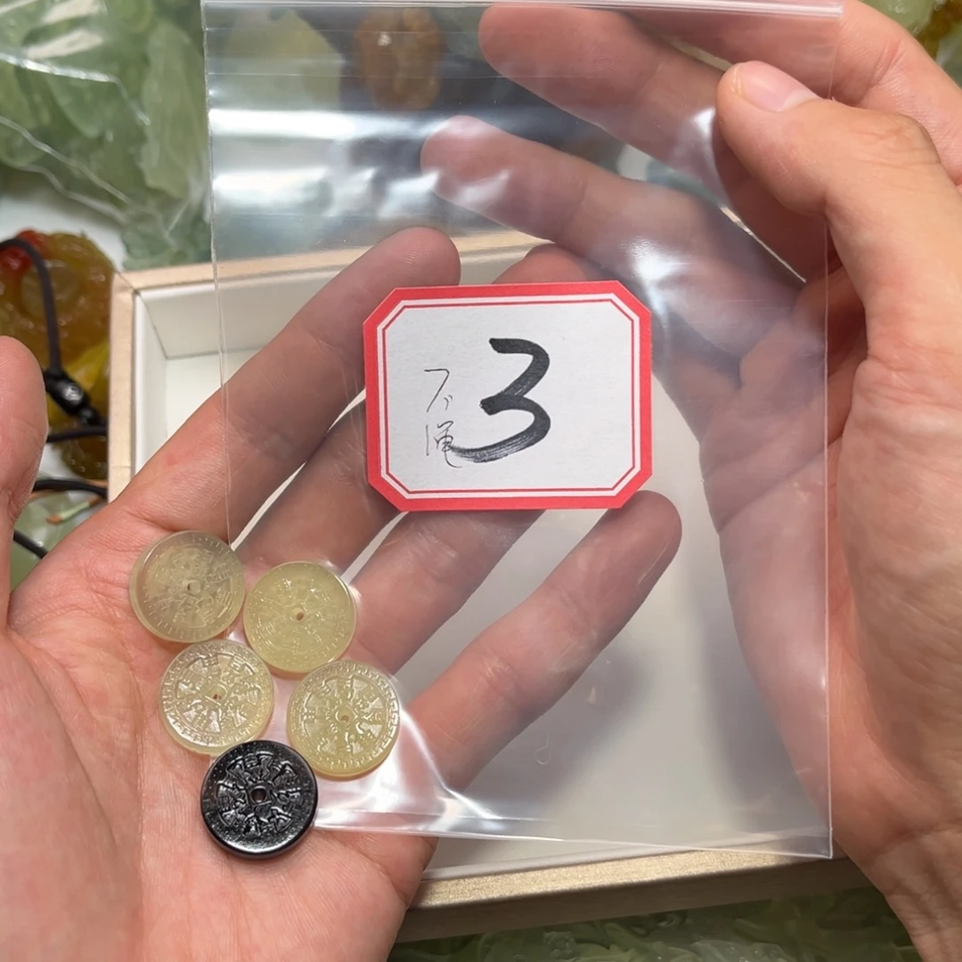 彼***花合金蛇纹石玉颈饰