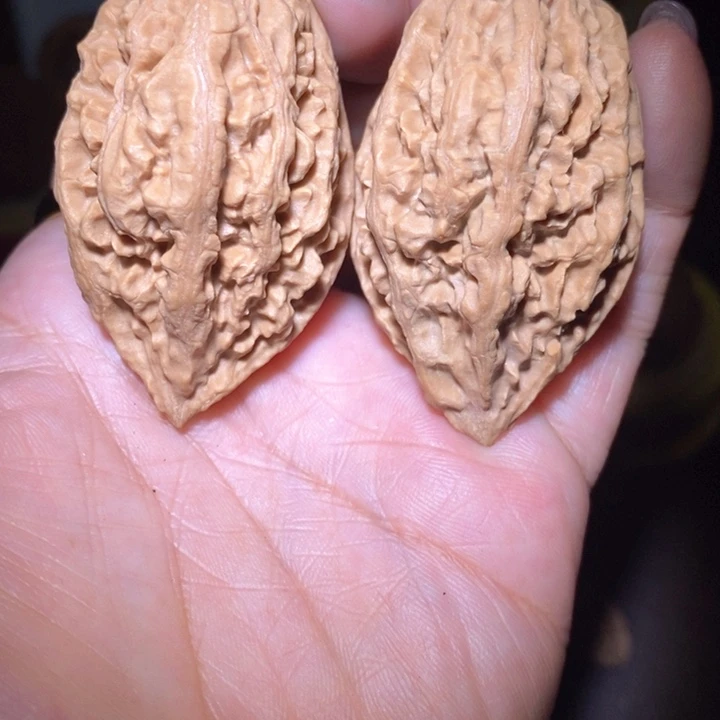 文玩核桃把件东北野生楸子小美66