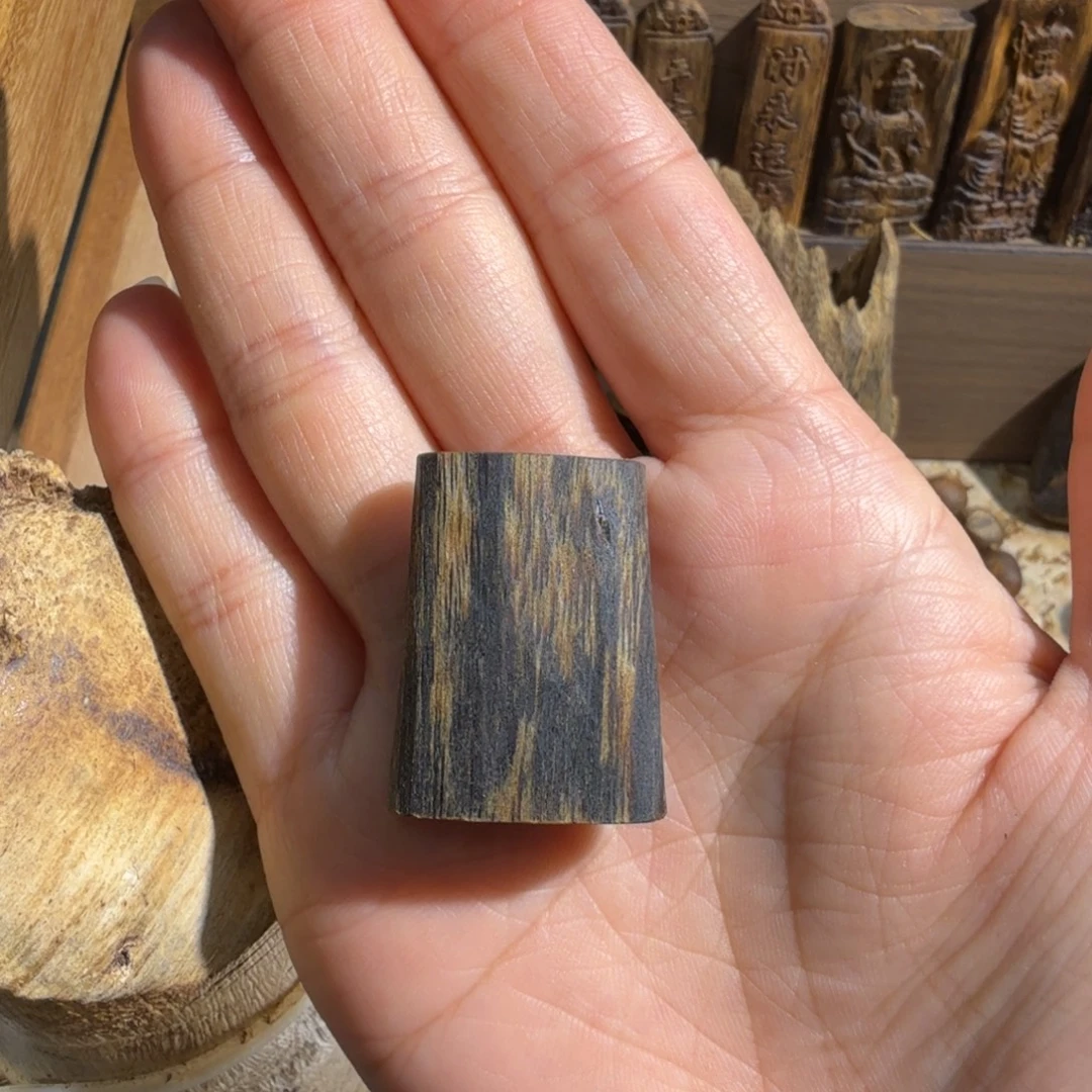 星****沉香沉香碎屑绿棋楠块料5.9克