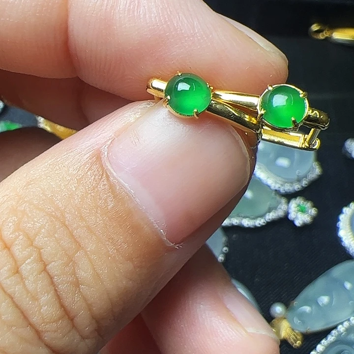 翡翠18K金镶嵌耳饰