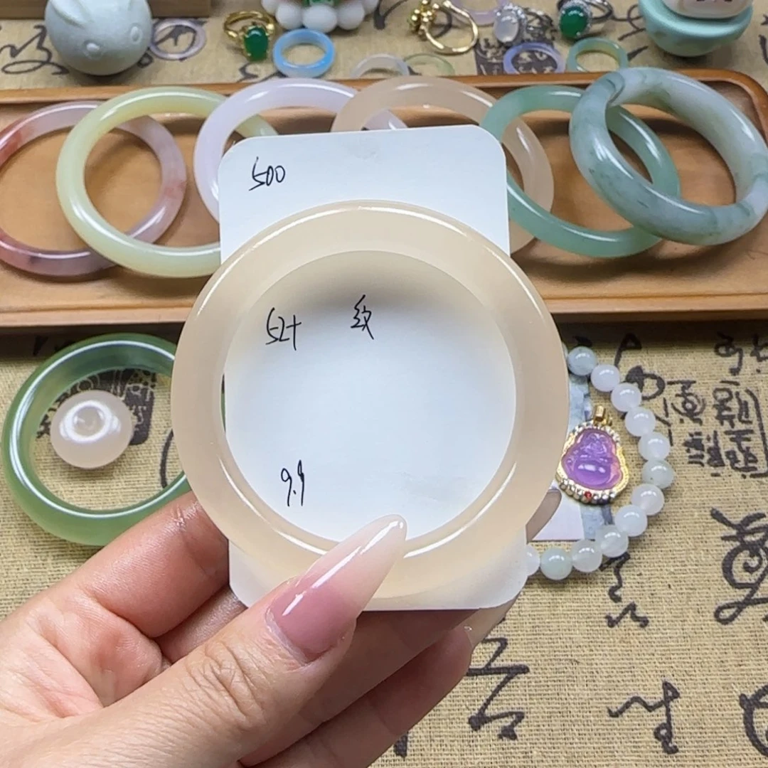 石英质玉手镯未镶嵌500