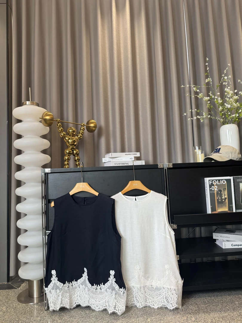 乐乐-无袖蕾丝拼接上衣9350