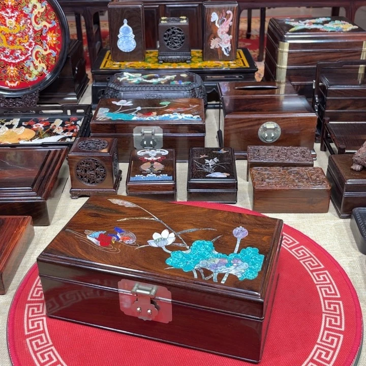 紫檀木类成套家具