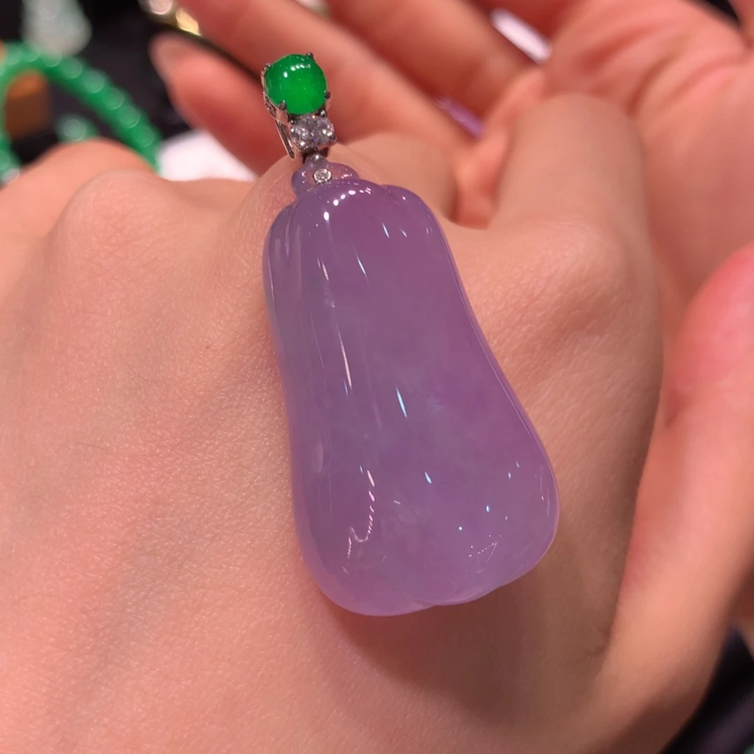 颈饰18K金镶嵌翡翠