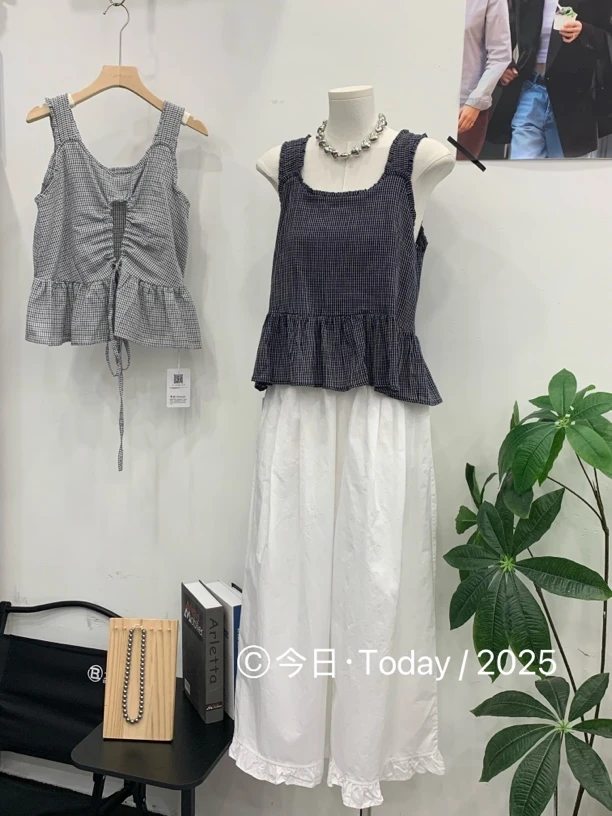 夏季韩系甜美格子宽松通勤吊带背心小衫