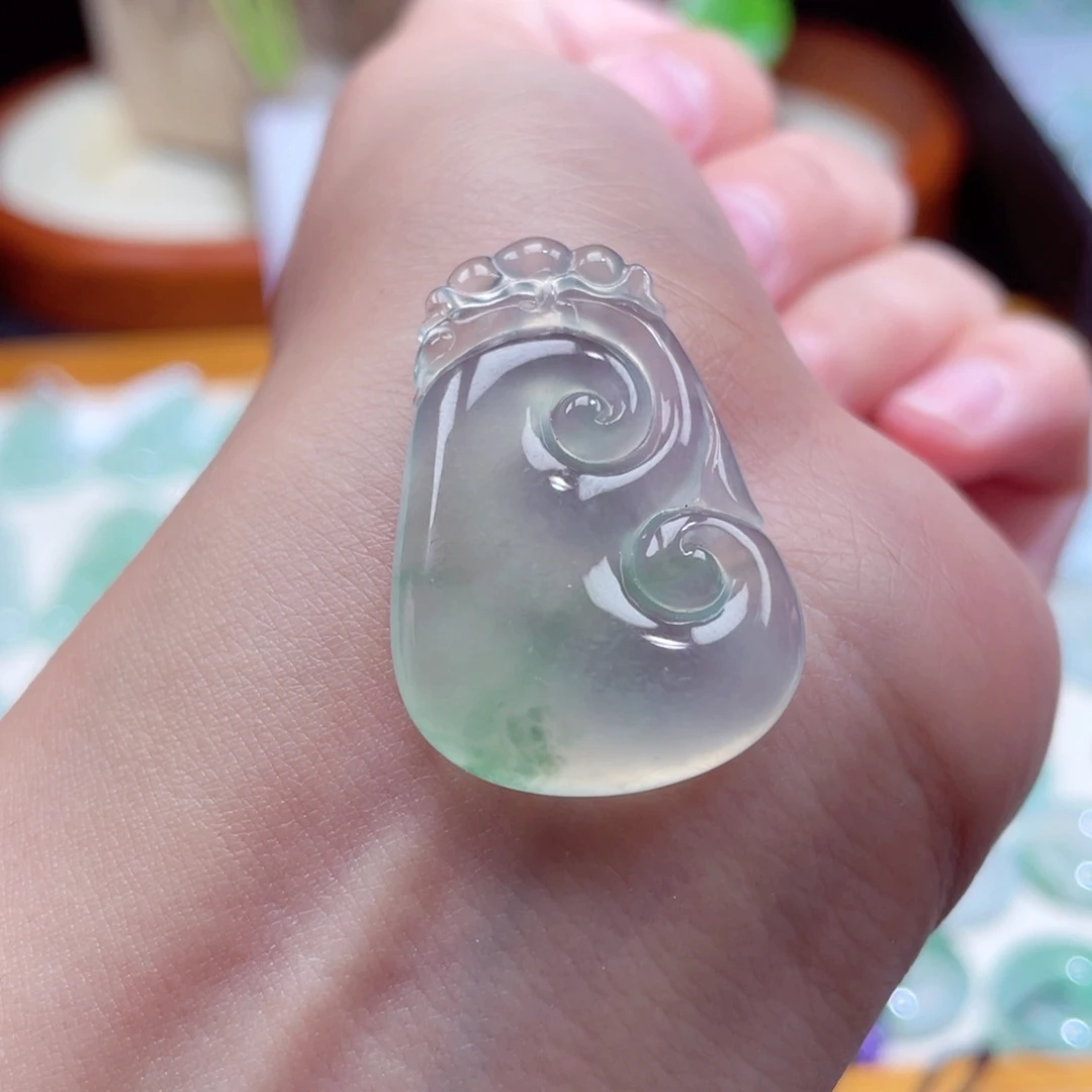 翡翠颈饰未镶嵌如意