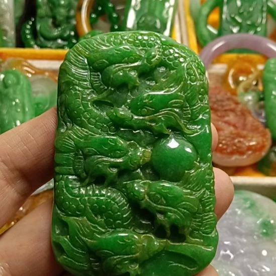 翡翠颈饰未镶嵌囡****搭