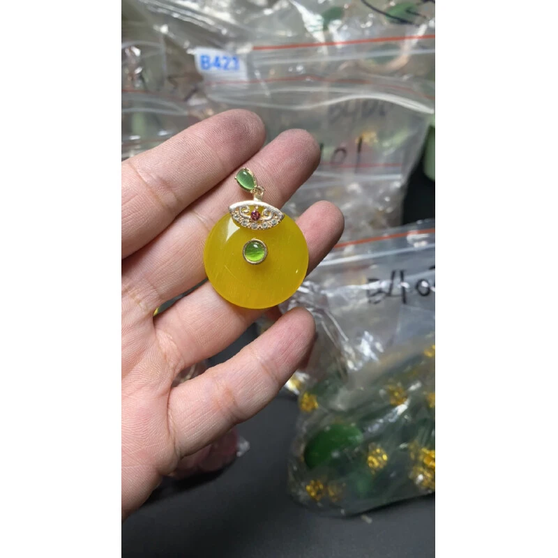 B 409 黄猫眼平安扣吊坠