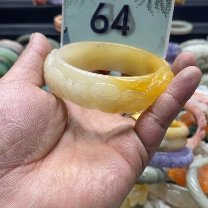 石英岩玉未镶嵌手镯