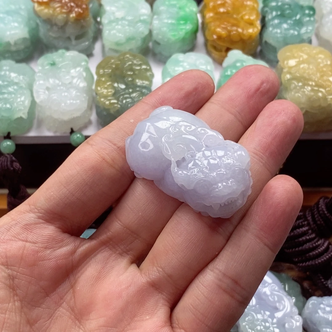 翡翠未镶嵌颈饰貔貅