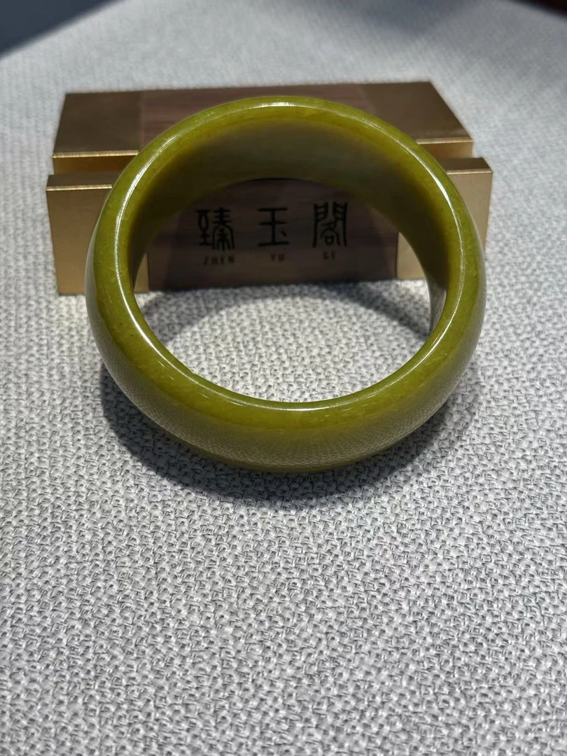 黄绿肉椴树林儿宽手镯多样性发一只