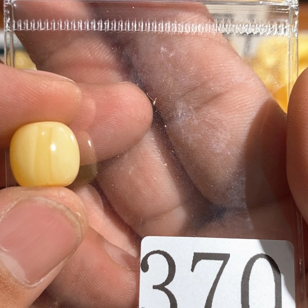 未镶嵌琥珀珠宝奇石370