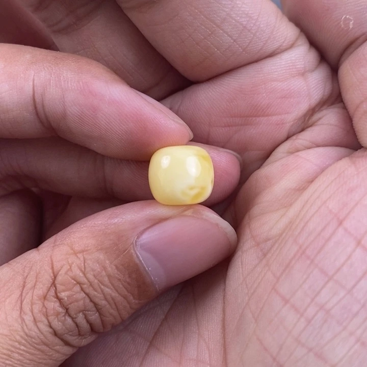 琥珀裸石未镶嵌七*琥珀蜜蜡