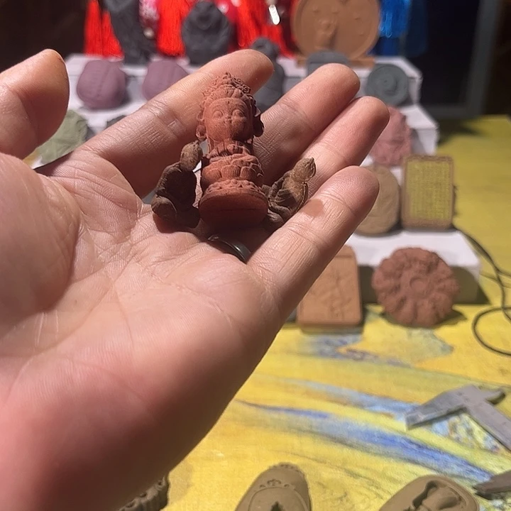 泥塑瑶池小观音加两个雍正猴子