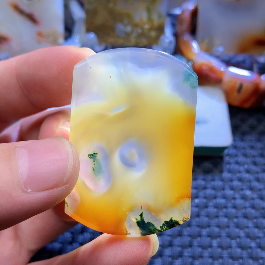 未镶嵌颈饰玛瑙/玉髓荣*