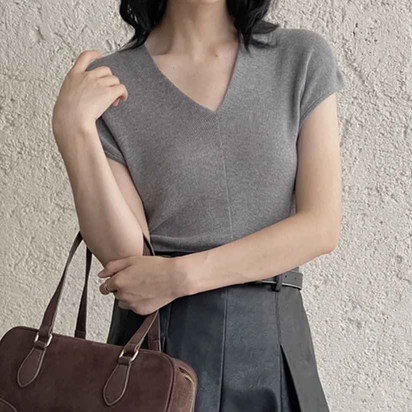 纯色v领修身显瘦短款收腰短袖T恤女春夏新款百搭小上衣