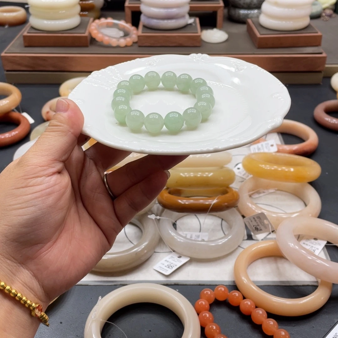 未镶嵌手镯石英质玉