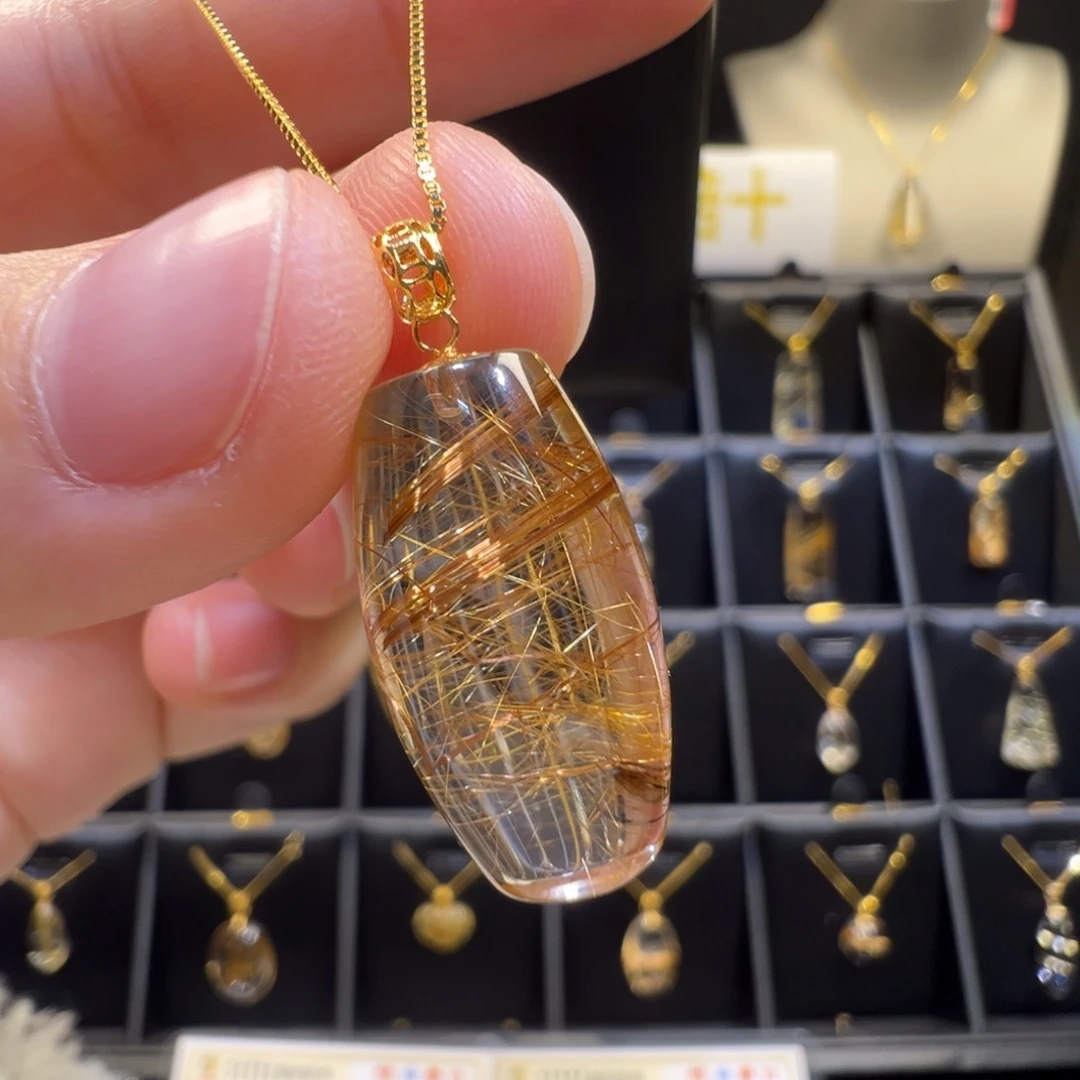 18K金镶嵌颈饰水晶