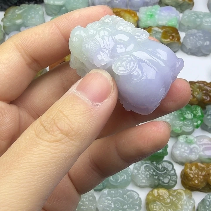 翡翠未镶嵌颈饰貔貅