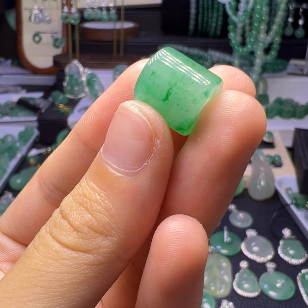 石英质玉未镶嵌颈饰