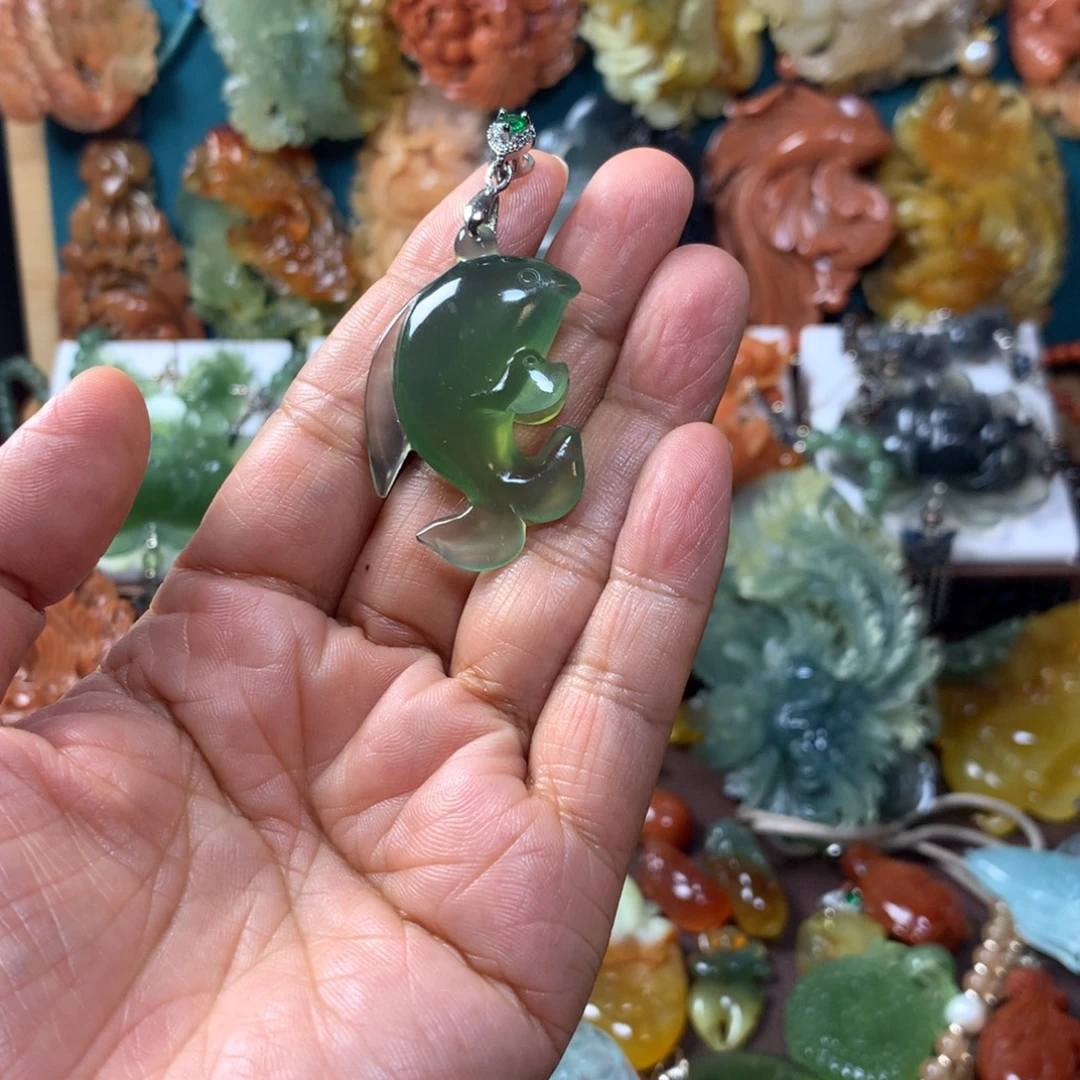 蛇纹石玉未镶嵌挂坠