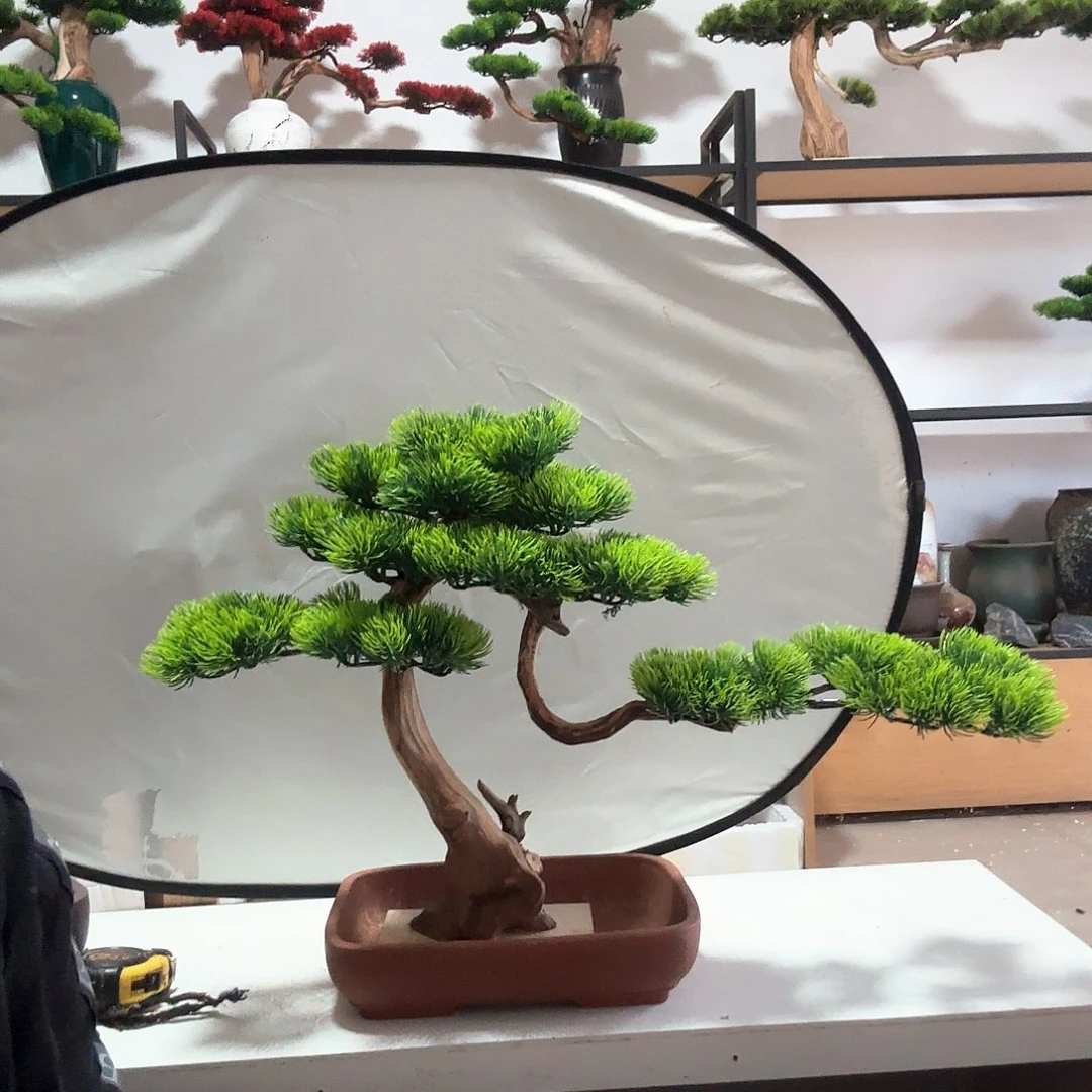 袁***帅仿真迎客松盆景摆件