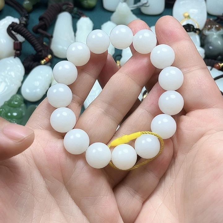 和田玉颈饰未镶嵌皮*