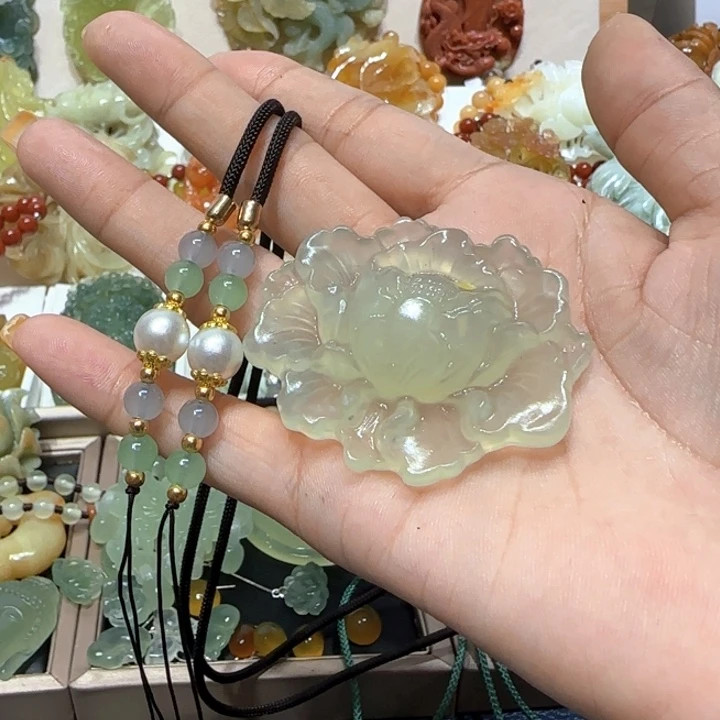 蛇纹石玉未镶嵌吊坠暖**阳