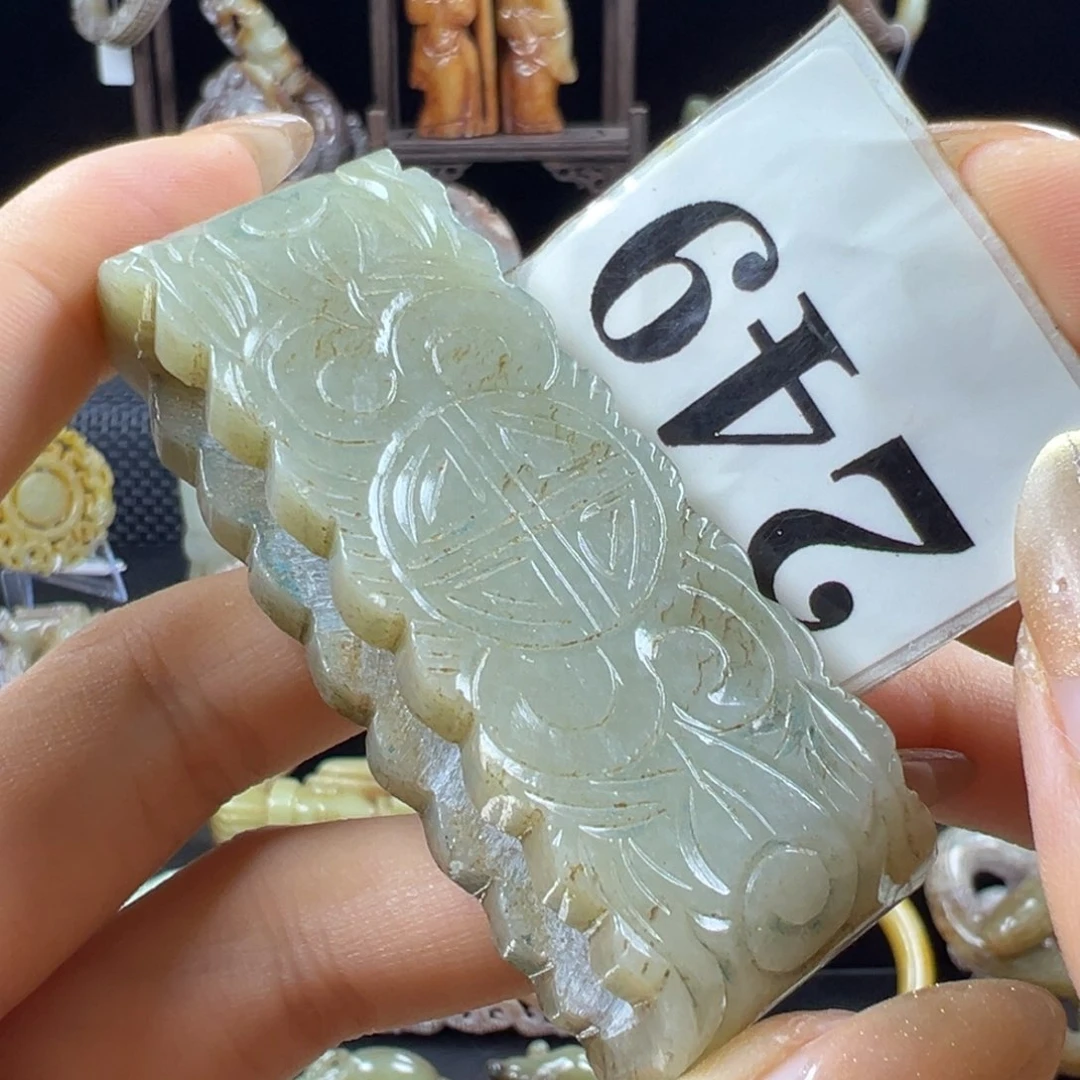 和田玉未镶嵌把件