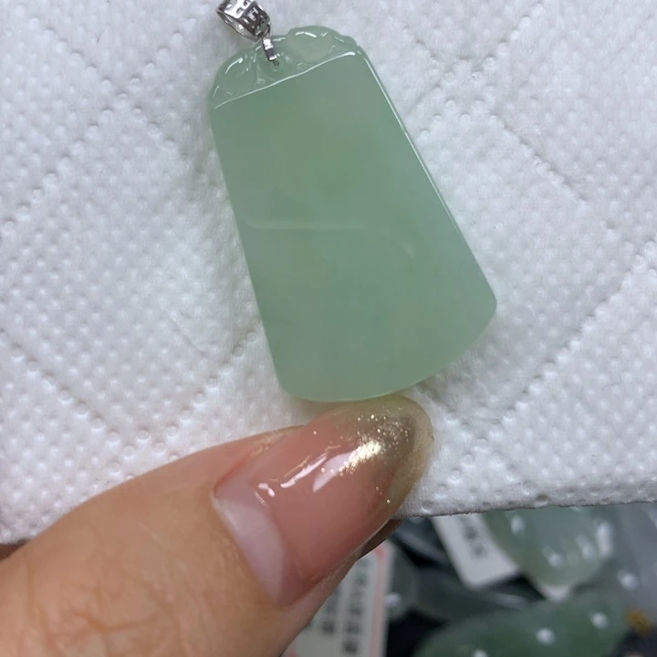 翡翠18K金镶嵌颈饰挂件